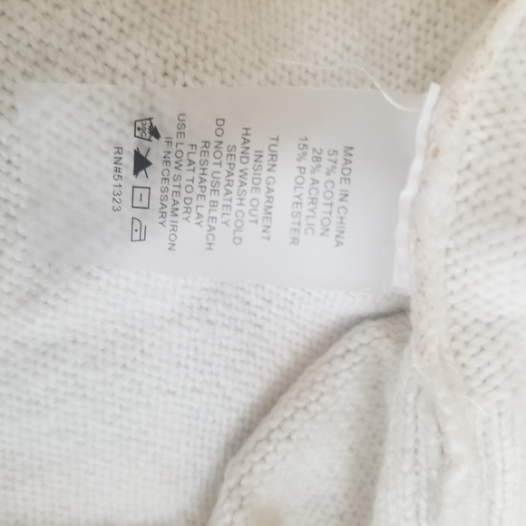 VINCE CAMUTO

Drop-Shoulder Foiled Ombre Sweater - Picture 6 of 9